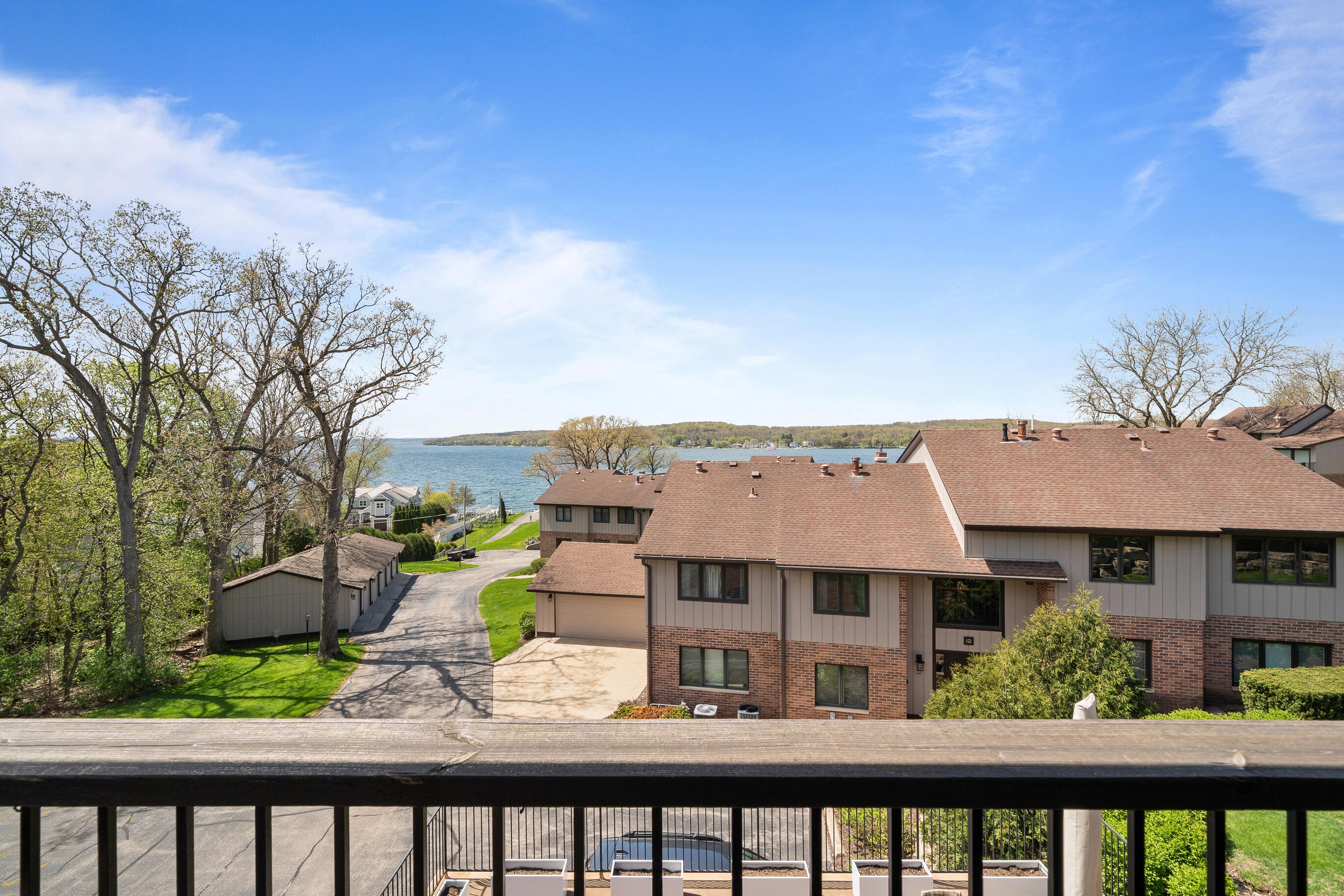1070 S Lake Shore Dr, Lake Geneva