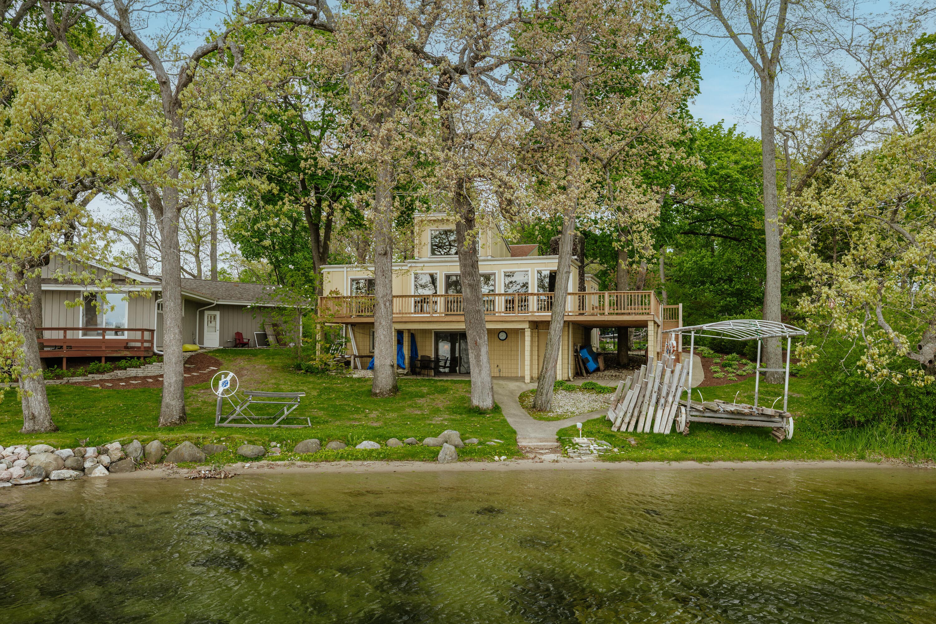 N9238 South Shore Dr, East Troy