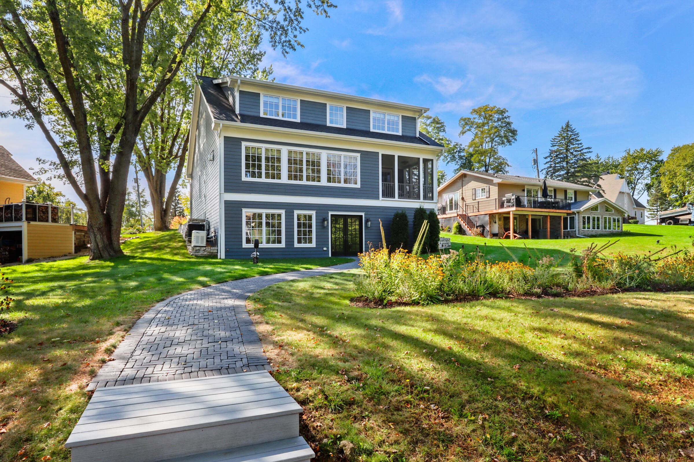 W5225 Sterlingworth Ct, La Grange